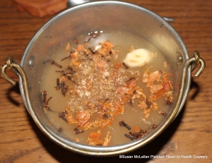 After the heads of Garlick and a good Ginger sliced has been added to the pickle for the receipt (recipe) To pickle Peaches then add half an ounce of Cloves, Mace, and Nutmegs.